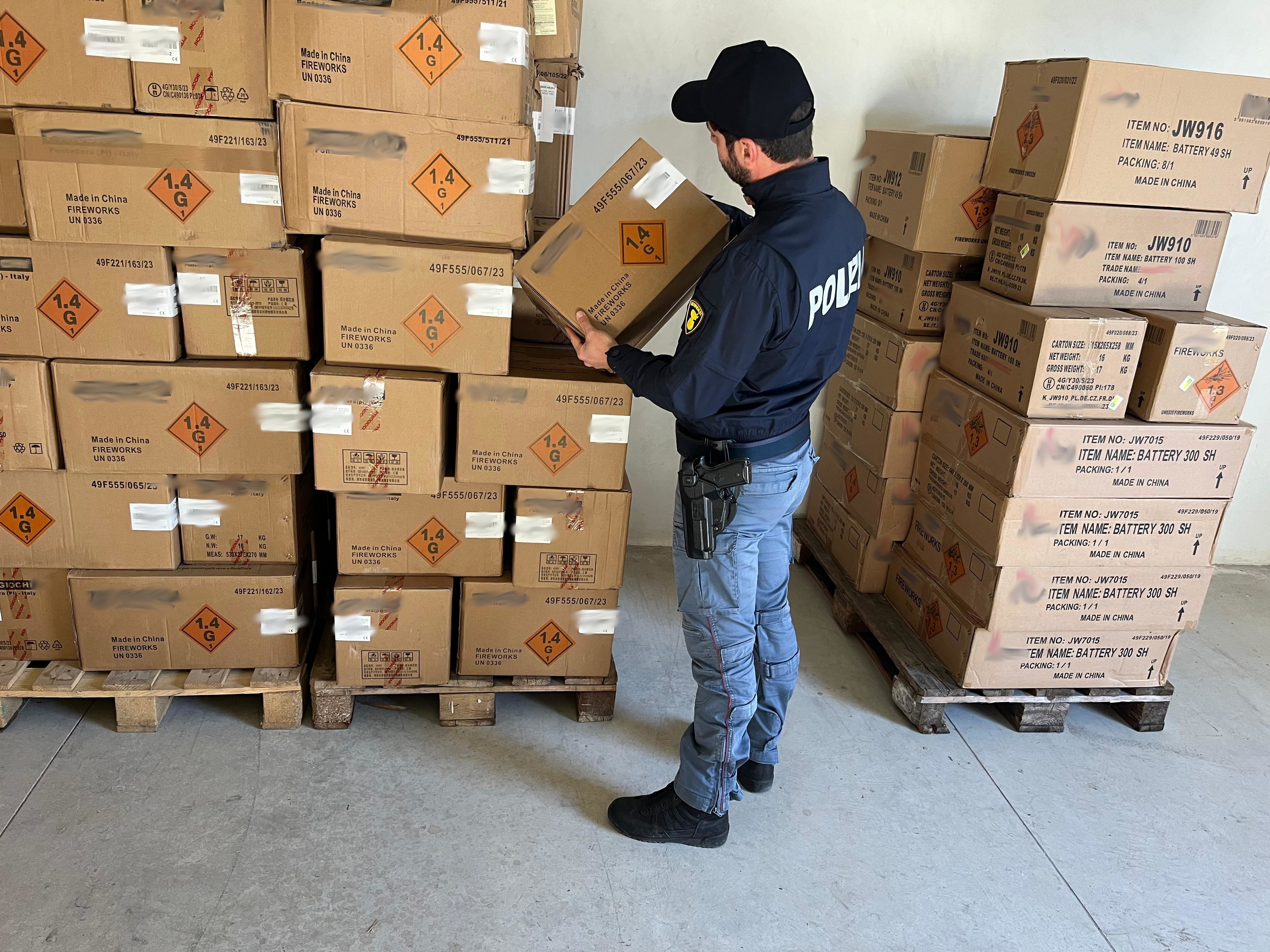 Ammanco fuochi d’artificio sequestrati: denunciata titolare ditta nel catanese