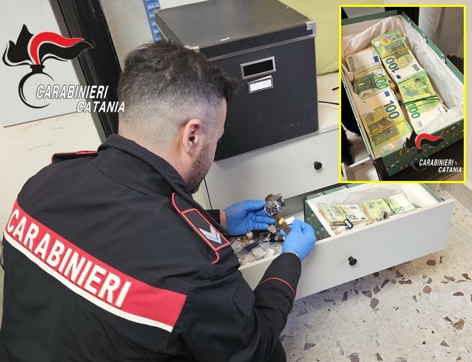 VIDEO | Rubati contanti e preziosi per 250mila euro, arrestato a Catania dipendente di una gioielleria