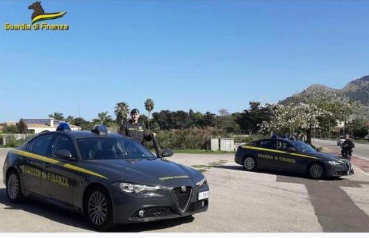 Tenta rapina dopo evasione domiciliari: pregiudicata 42enne arrestata nel siracusano