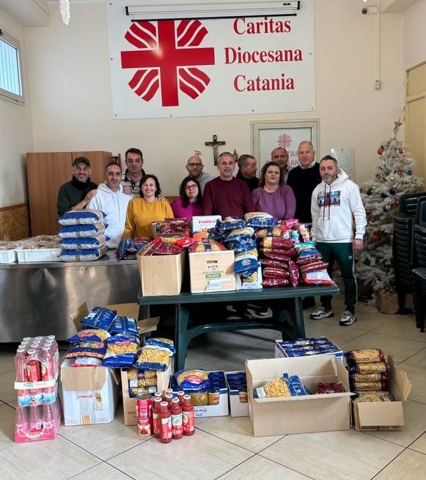 Ugl Catania, con “Sporchiamoci le mani” donati a Caritas generi alimentari per Epifania