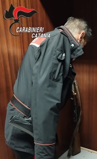 Lite tra due fratelli a Misterbianco: sequestrato un fucile detenuto illegalmente