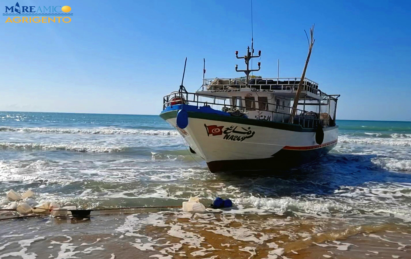 VIDEO | Sbarco fantasma nell’Agrigentino, Mareamico: “inquietante relitto in spiaggia”