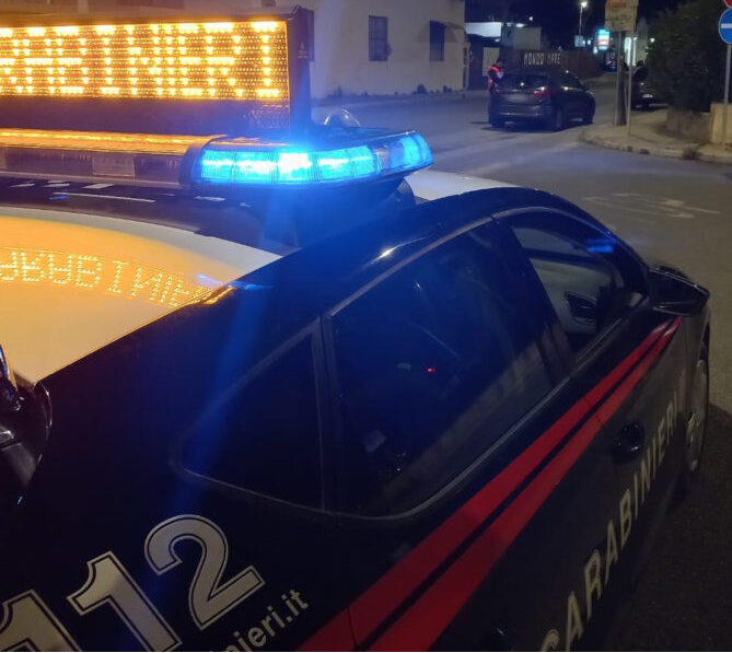 Non si fermano all’alt dei militari: folle inseguimento per le vie di Messina, 1 arresto