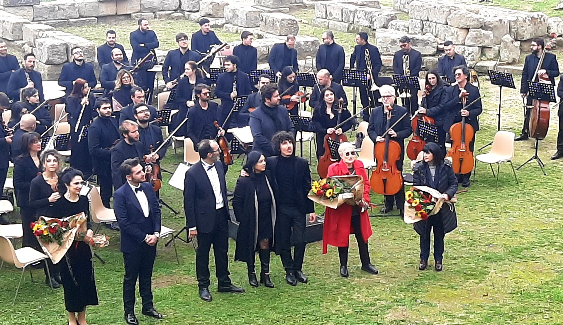 Galleria foto 'Tindari, Parco Archeologico in estasi per il Gran Concerto di Capodanno' - foto 1