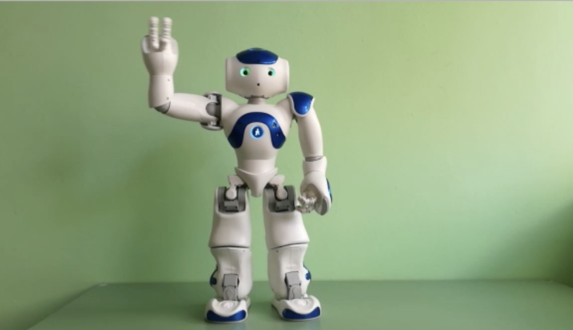 Intelligenza Artificiale, studenti messinesi riescono a programmare AI ChatGpt su robot Pepper e NAO