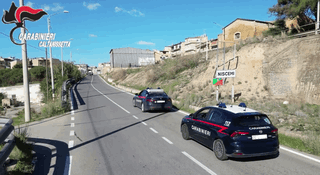 Sorpreso a cedere hashish: arrestato 23enne di Niscemi Sorpreso a cedere hashish: arrestato 23enne di Niscemi