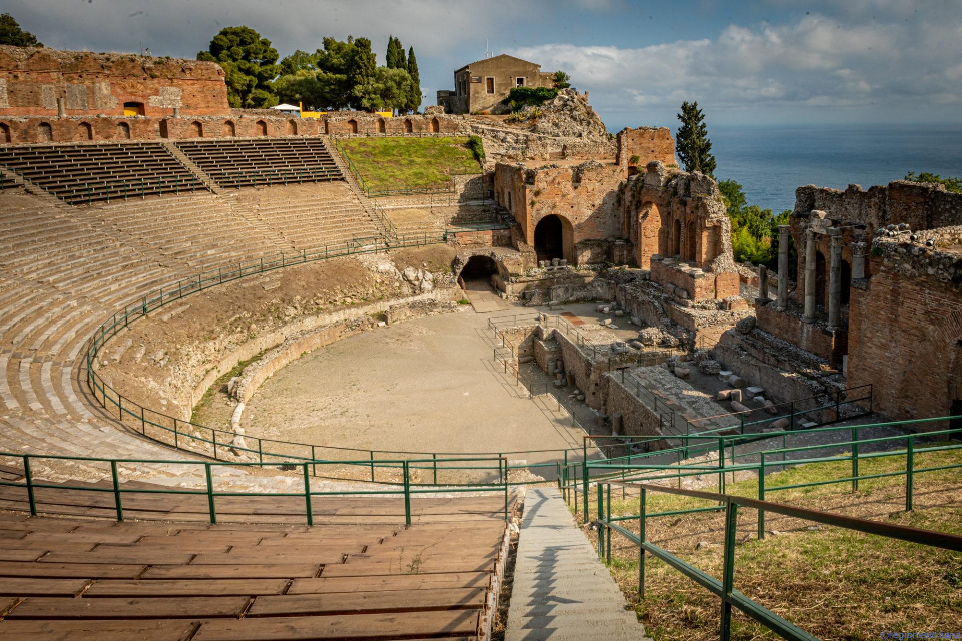 Taormina, la giornalista Giovanna Botteri ospite al Teatro Antico per la Cerimonia di consegna dei Diplomi