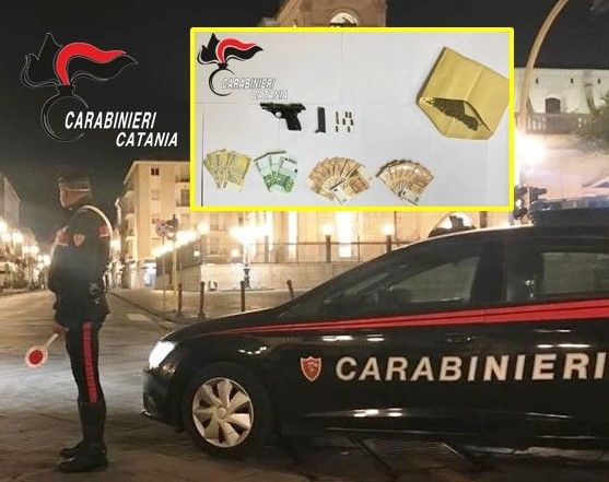 Droga e pistola carica in casa: arrestato 38enne nel Catanese