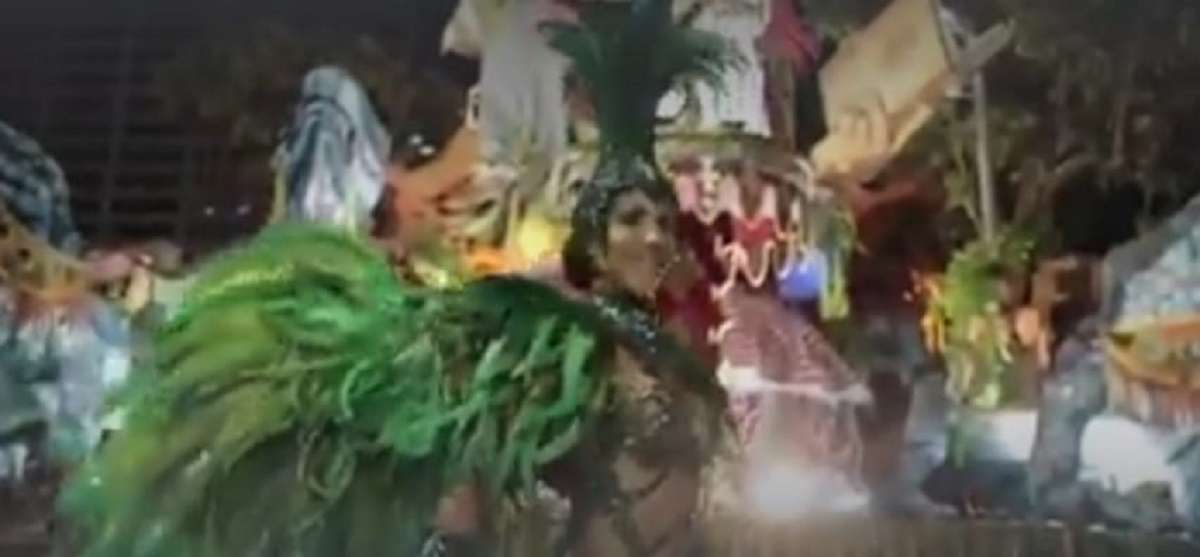 VIDEO | Esplode il Carnevale di Rio: musica, carri e danze al “Sambodromo”