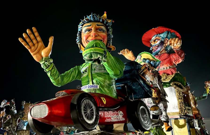 Sciacca, carri e maschere in strada per il Carnevale