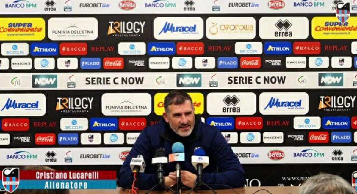 Il Catania al bivio, Lucarelli: “4 gare di campionato importanti, ma l’ambiente…”