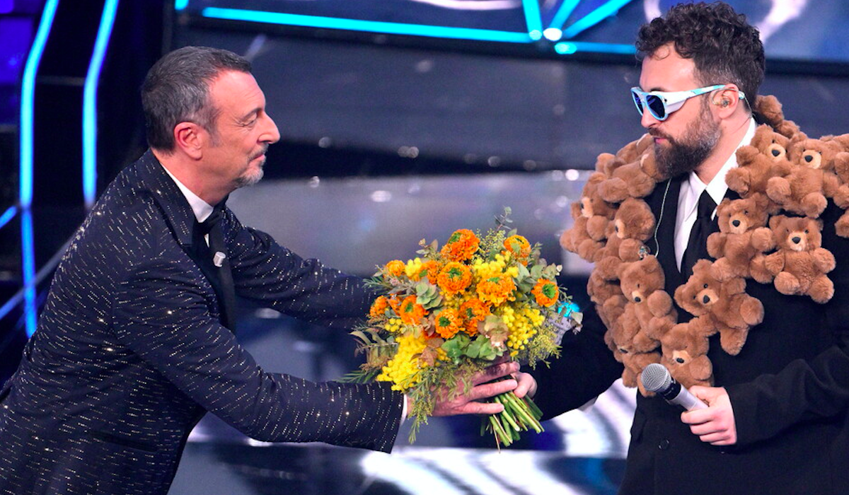 Dargen D’Amico a Sanremo 2024 con “Onda alta”: testo, significato e video