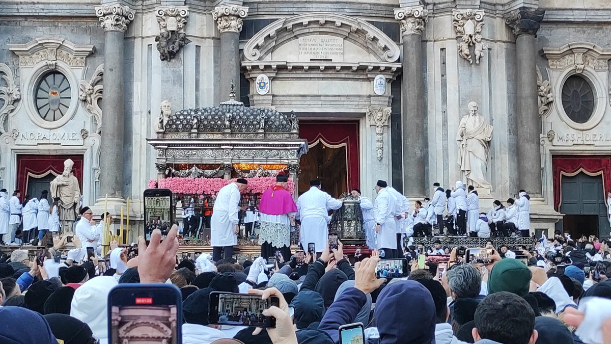Fercolo pronto in piazza Duomo, Sant'Agata 2024 - QdS