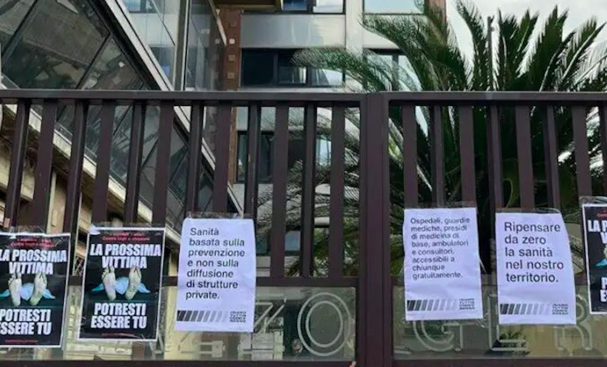 Flash mob del gruppo “Siamo tutti in codice rosso” davanti alla sede dell’Asp di Messina: “progettare futuro per la sanità locale”