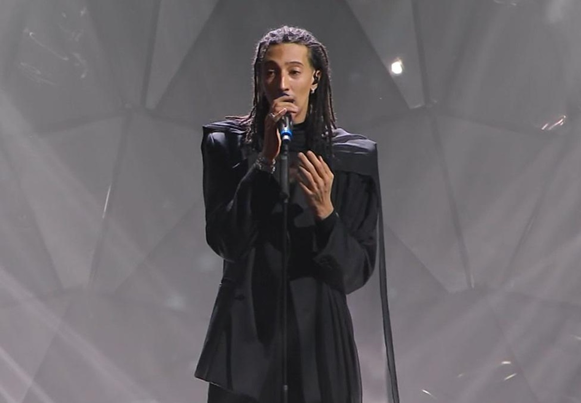 Ghali sorprende il pubblico di Sanremo parlando arabo: il medley “Italiano vero” è un successo