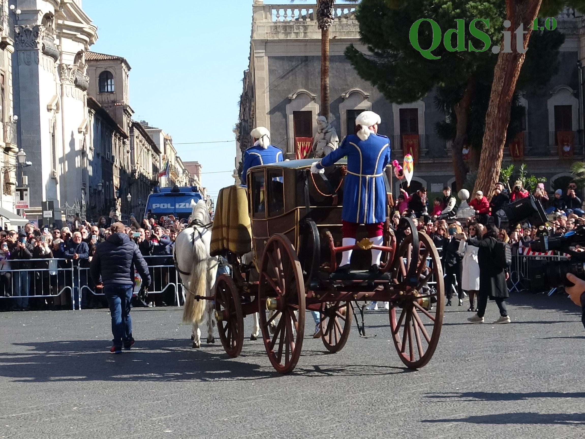 FOTO e VIDEO | Sant’Agata, inizia la festa con la Carrozza del Senato e l’offerta della cera FOTO e VIDEO | Sant’Agata, inizia la festa con la Carrozza del Senato e l’offerta della cera
