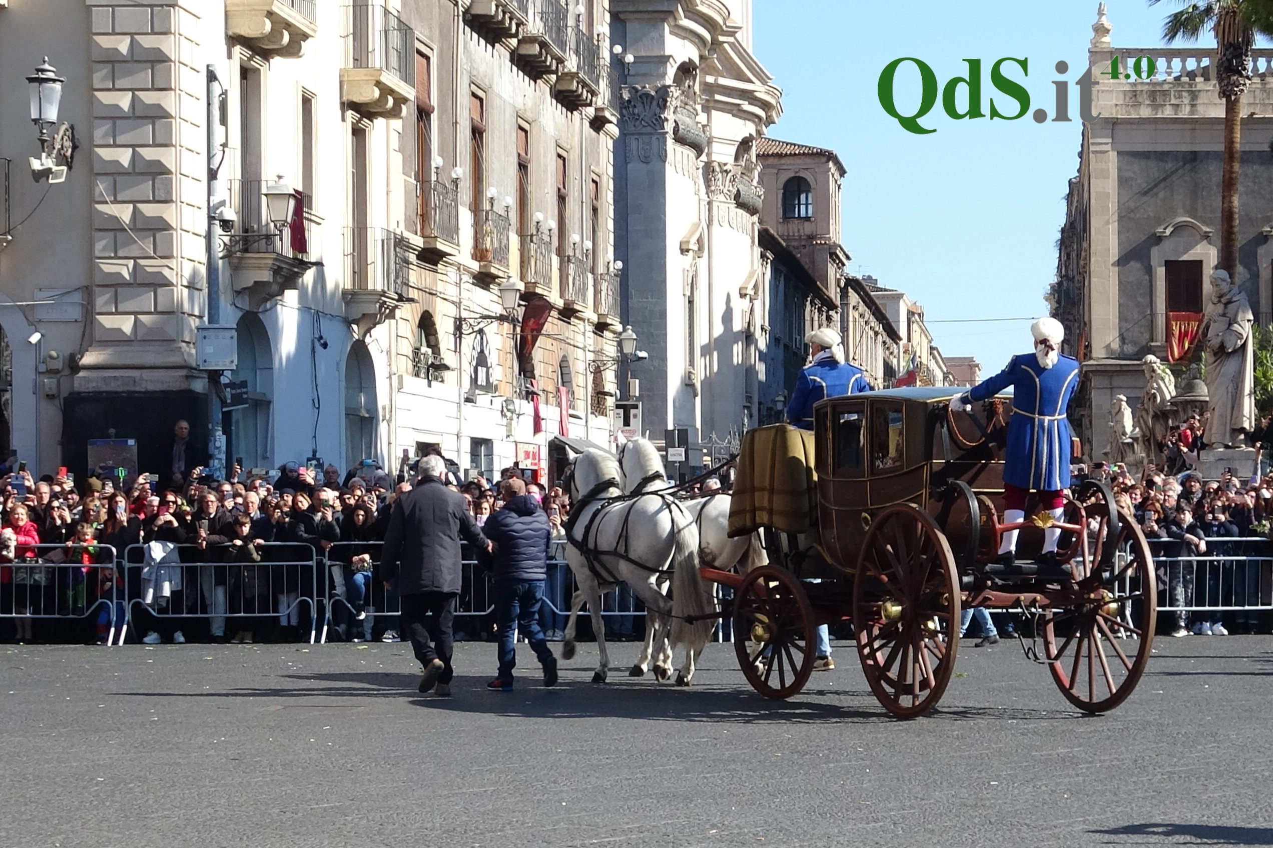 FOTO e VIDEO | Sant’Agata, inizia la festa con la Carrozza del Senato e l’offerta della cera FOTO e VIDEO | Sant’Agata, inizia la festa con la Carrozza del Senato e l’offerta della cera
