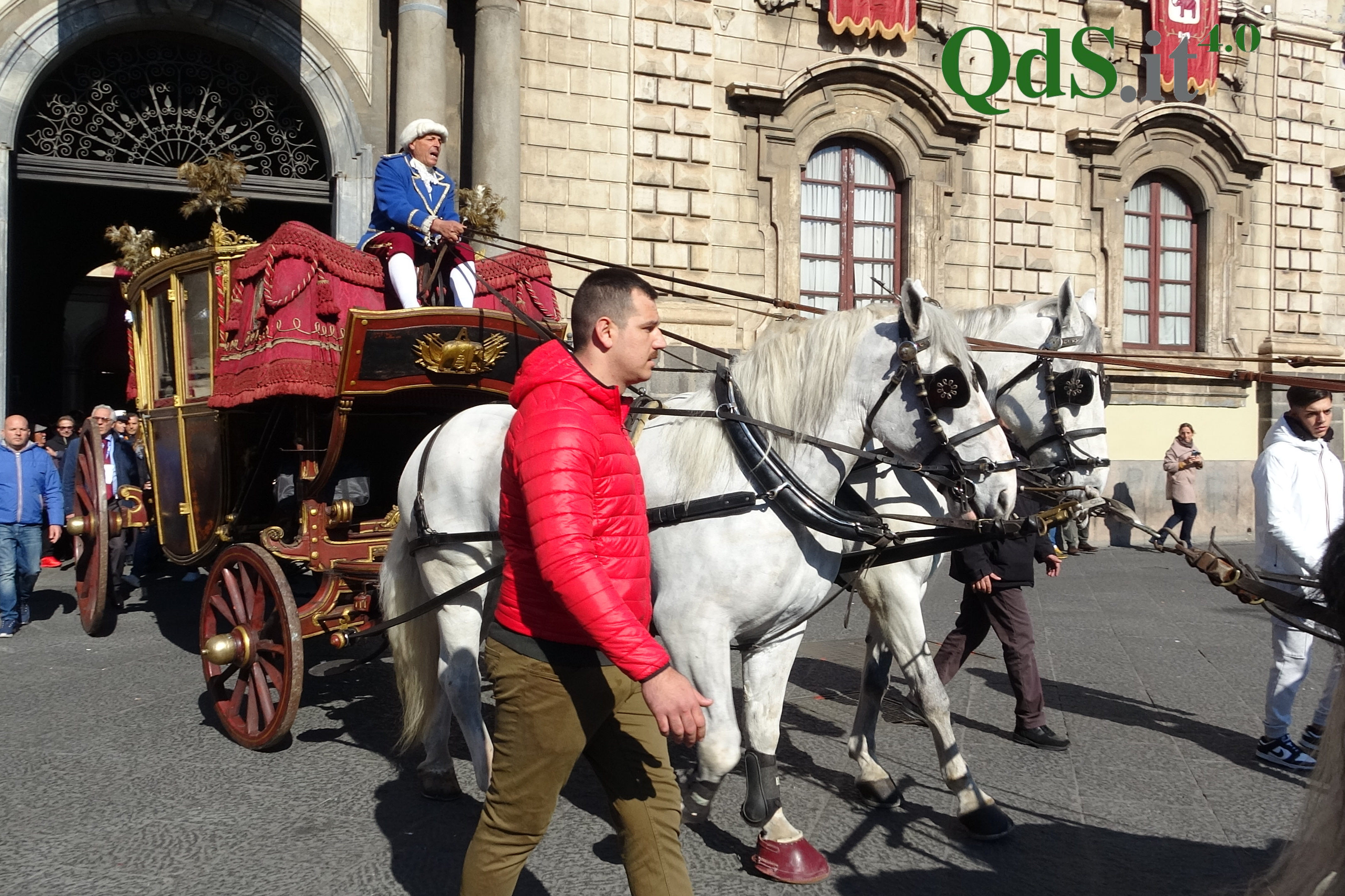 FOTO e VIDEO | Sant’Agata, inizia la festa con la Carrozza del Senato e l’offerta della cera FOTO e VIDEO | Sant’Agata, inizia la festa con la Carrozza del Senato e l’offerta della cera