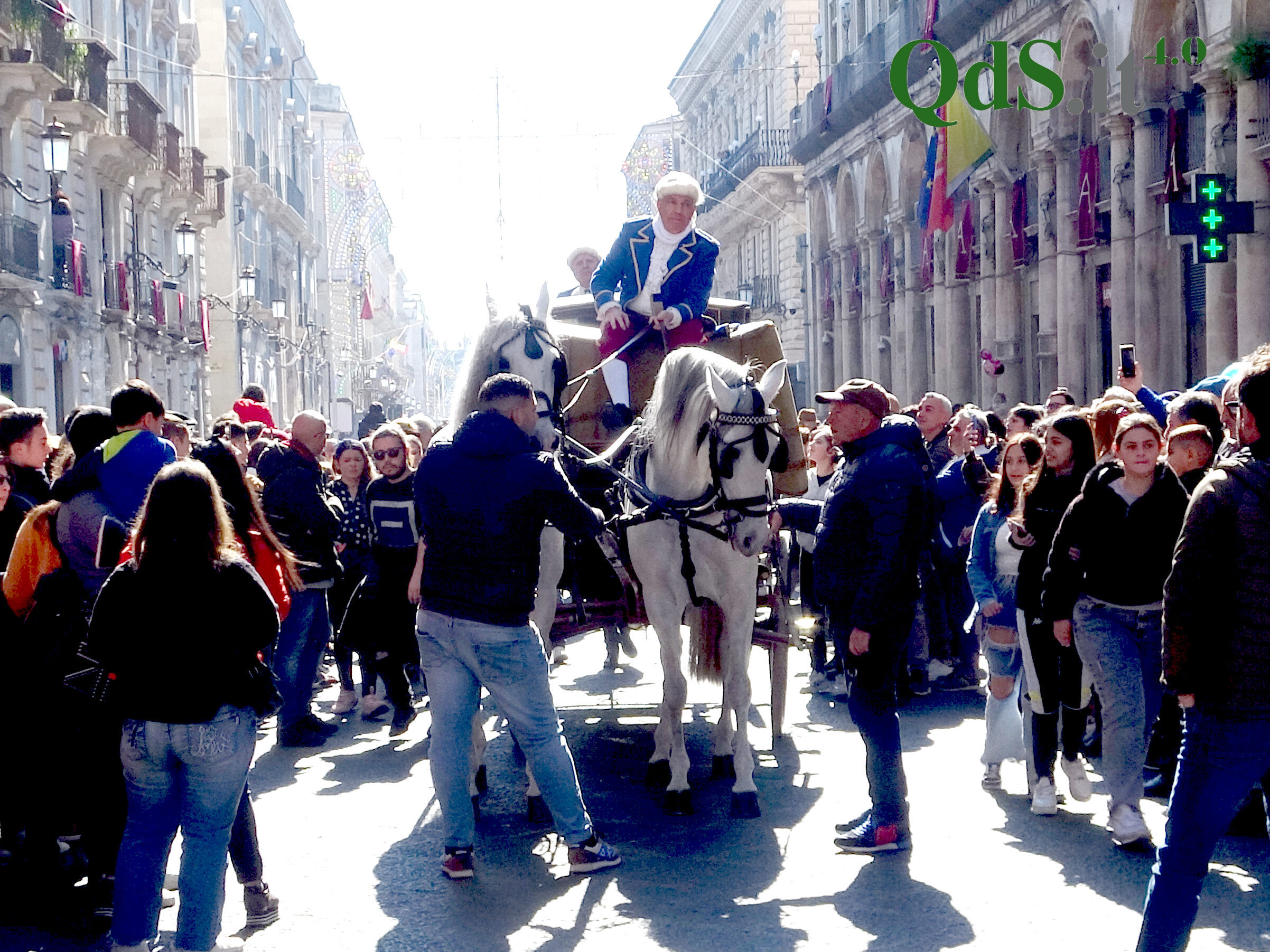 FOTO e VIDEO | Sant’Agata, inizia la festa con la Carrozza del Senato e l’offerta della cera FOTO e VIDEO | Sant’Agata, inizia la festa con la Carrozza del Senato e l’offerta della cera