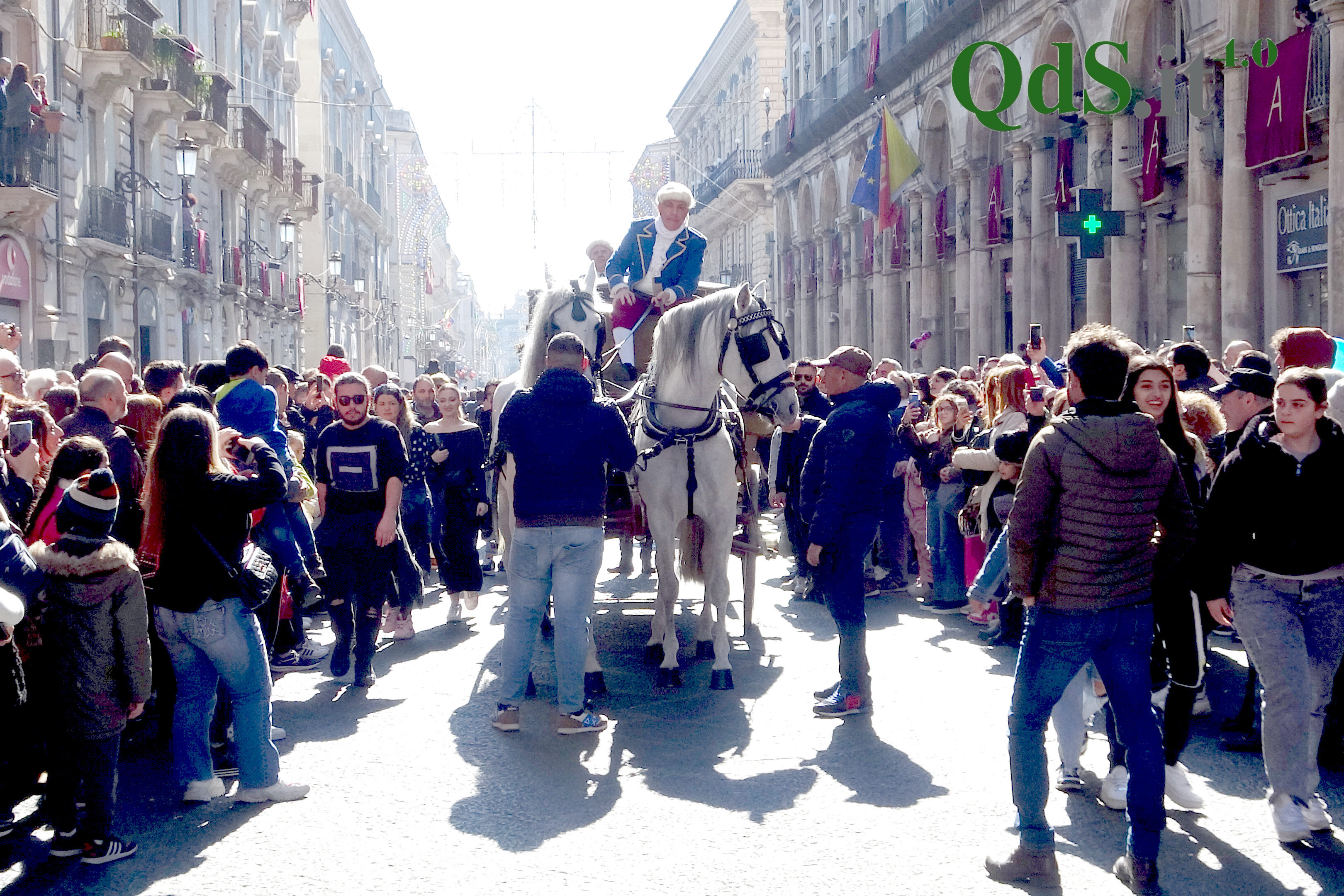 FOTO e VIDEO | Sant’Agata, inizia la festa con la Carrozza del Senato e l’offerta della cera FOTO e VIDEO | Sant’Agata, inizia la festa con la Carrozza del Senato e l’offerta della cera