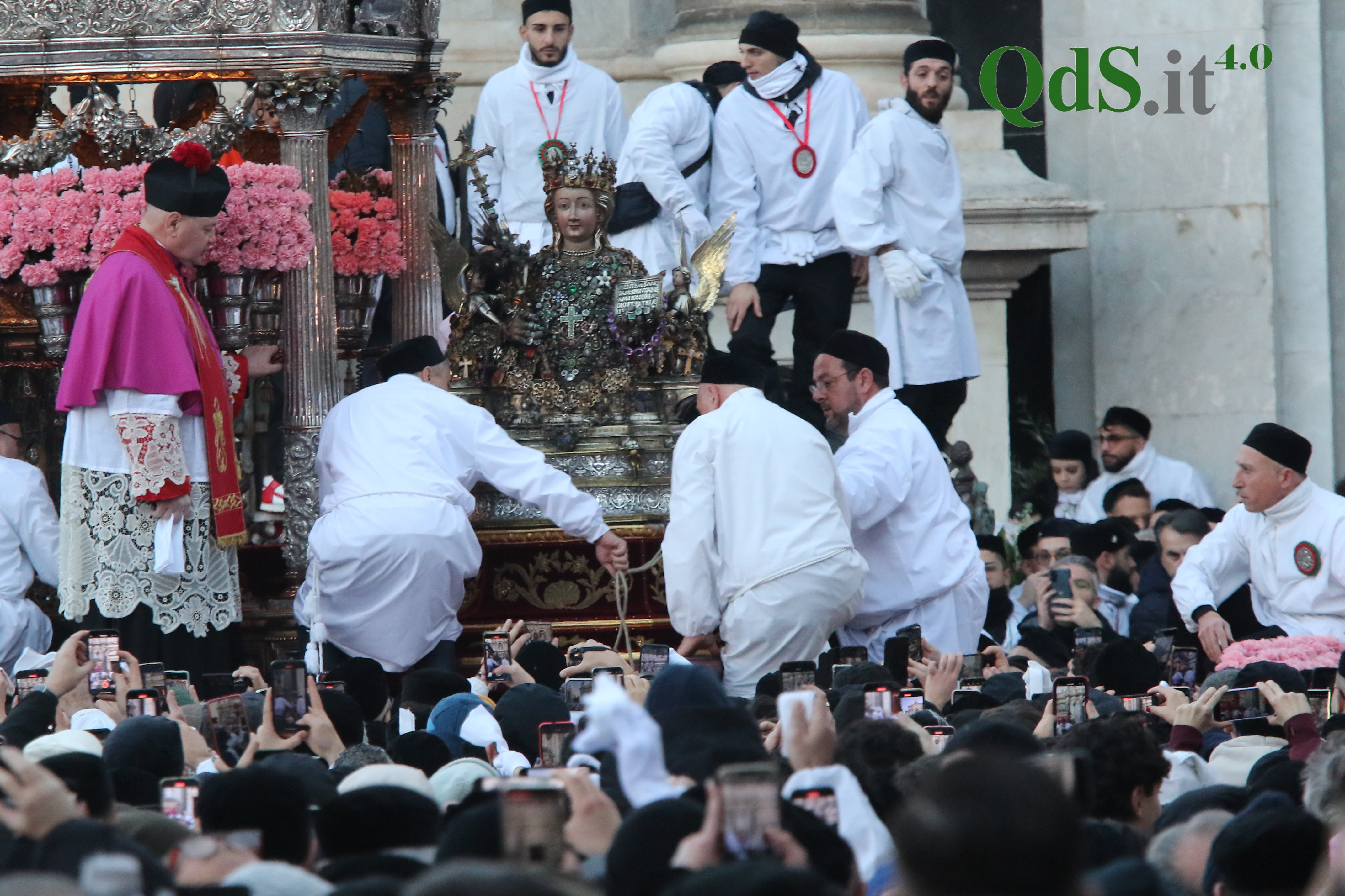 Sistemazione di Sant'Agata nel fercolo
