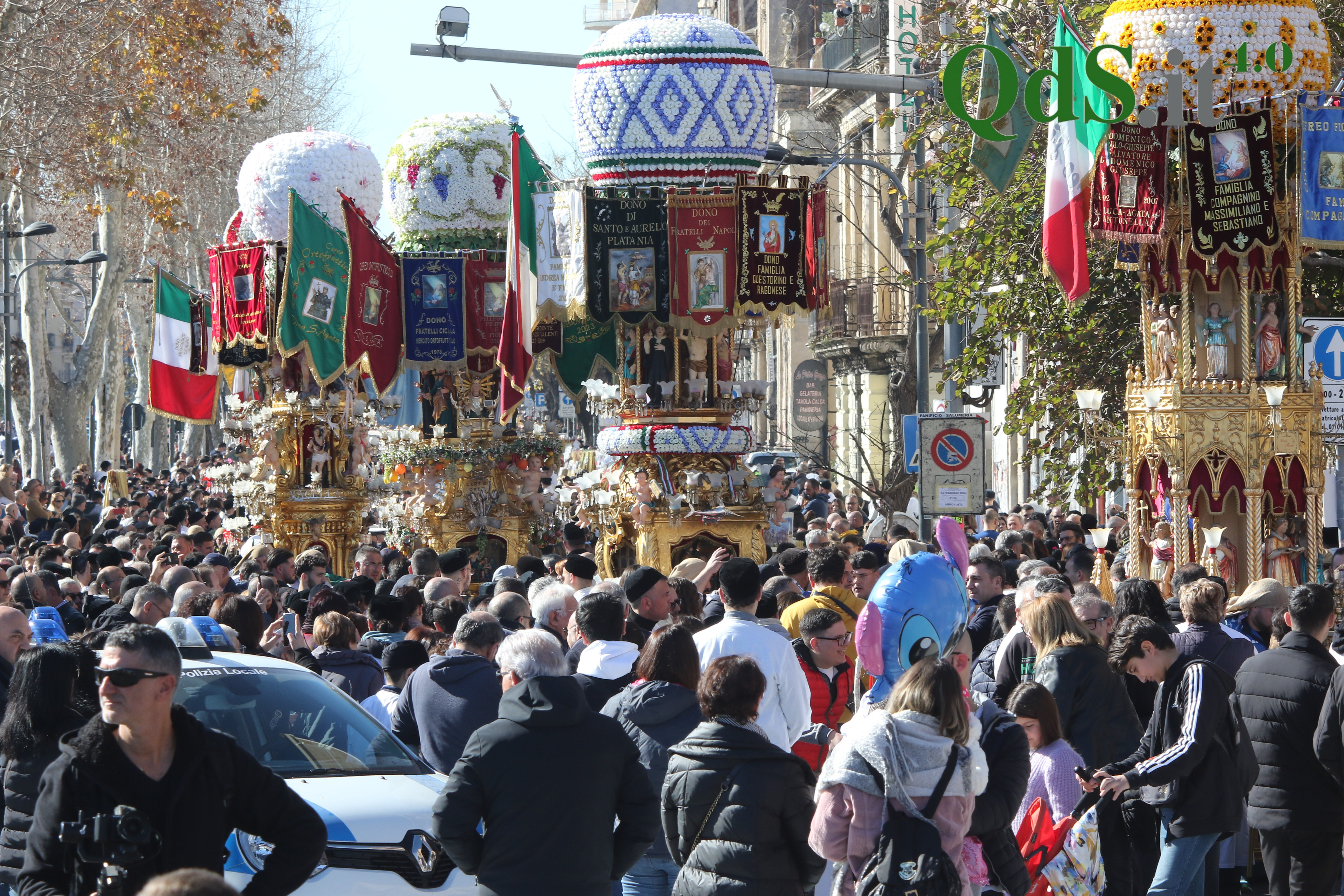FOTO e VIDEO | “Cittadini, ecco Sant’Agata”: dopo l’uscita, è il momento del giro esterno