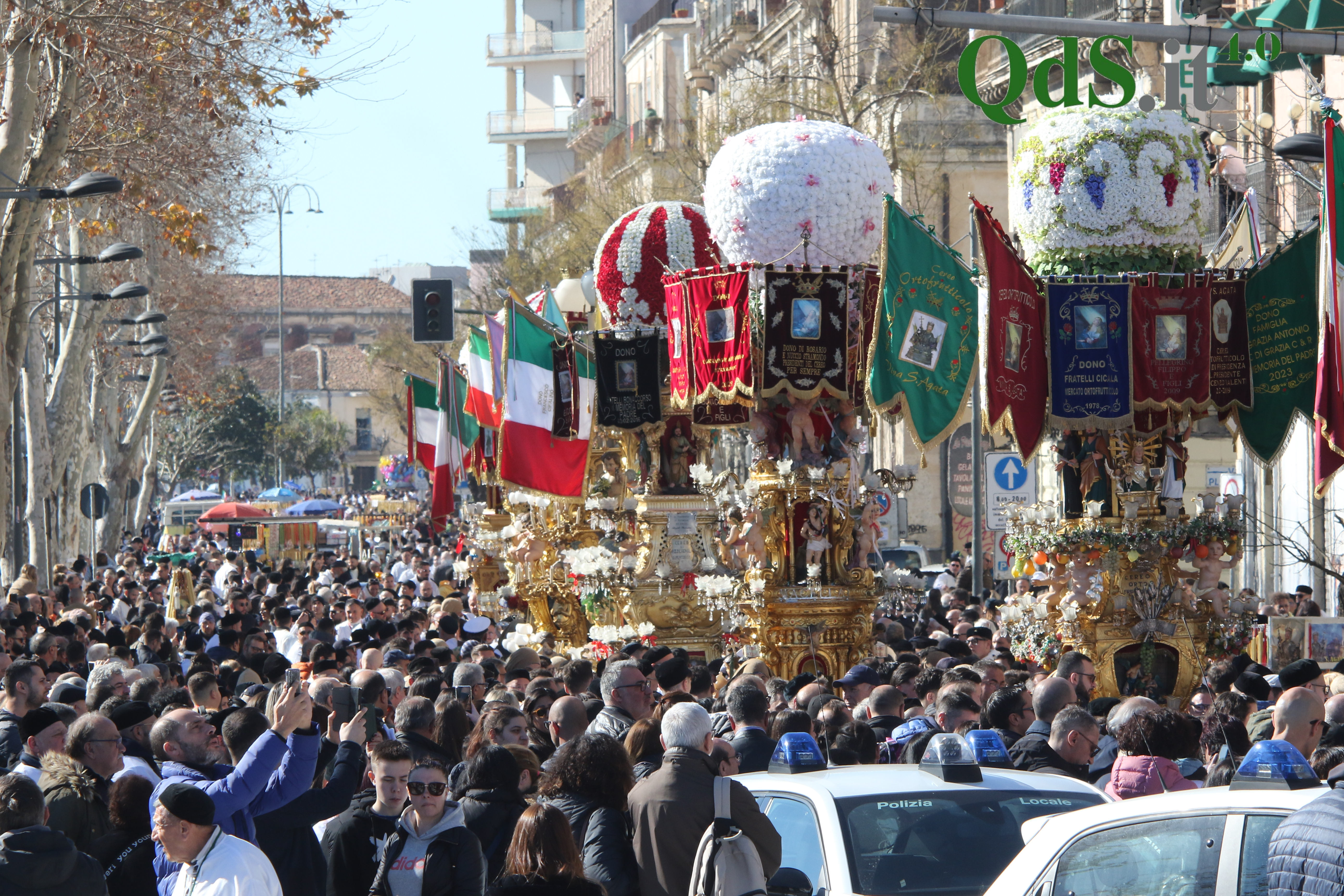 FOTO e VIDEO | “Cittadini, ecco Sant’Agata”: dopo l’uscita, è il momento del giro esterno
