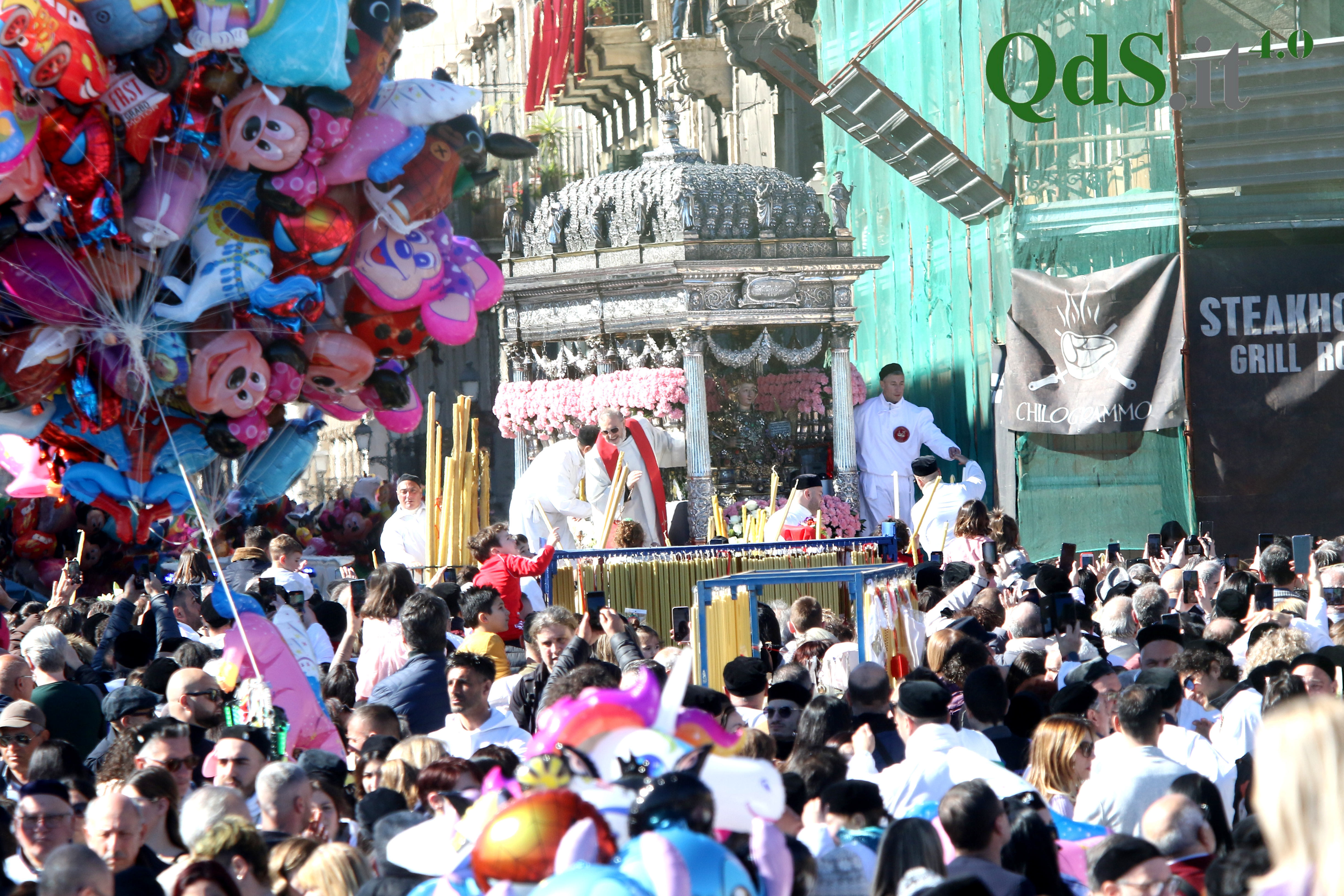 FOTO e VIDEO | “Cittadini, ecco Sant’Agata”: dopo l’uscita, è il momento del giro esterno