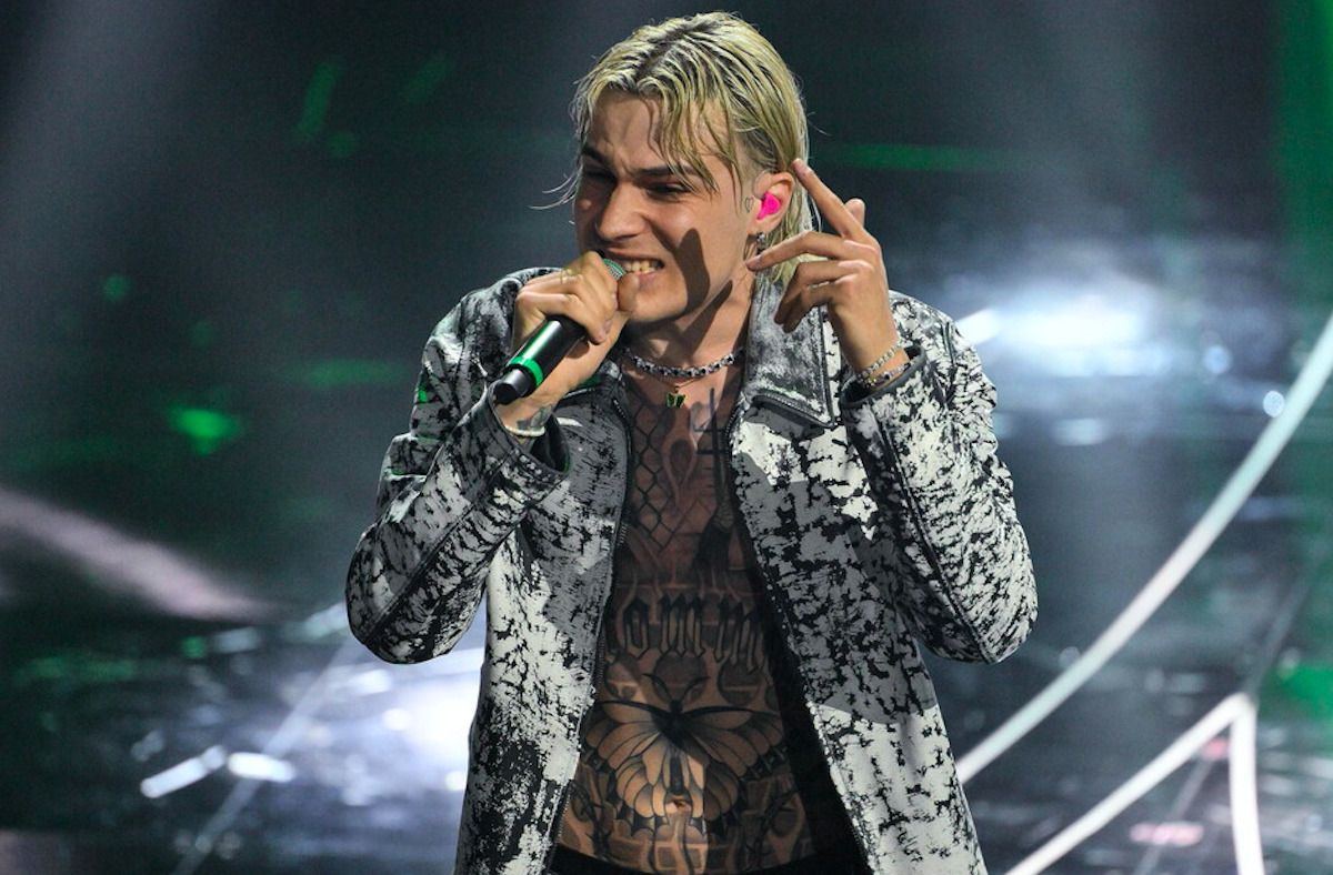 Il Tre a Sanremo 2024 con “Fragili”: il testo e tutte le info sul rapper