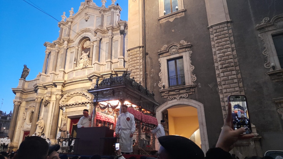 Il fercolo di Sant'Agata in piazza Duomo - QdS