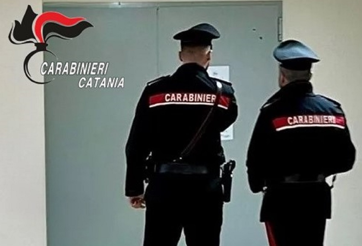 “Non rimproverare u picciriddu”, carabiniere minacciato e aggredito a Catania: una denuncia