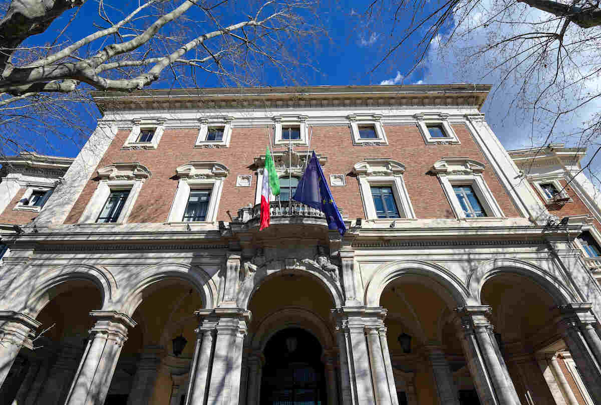 MIT alla ricerca di social media manager, arriva il bando: ecco requisiti e come candidarsi