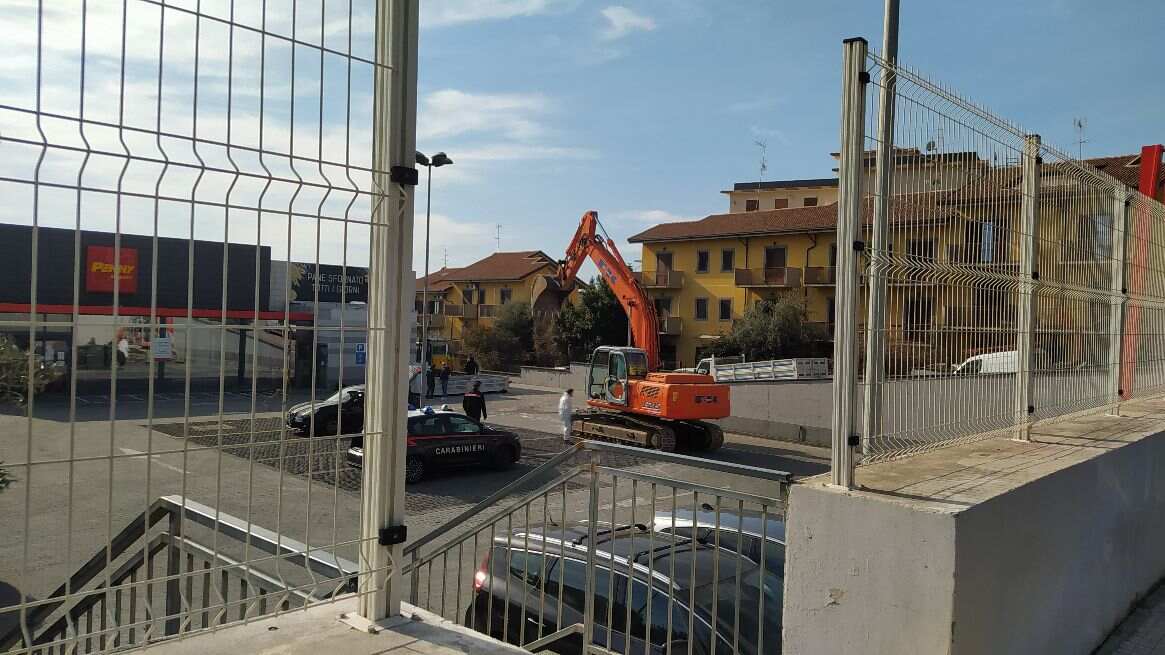 VIDEO | Furto in un supermercato a Catania: il colpo a notte fonda