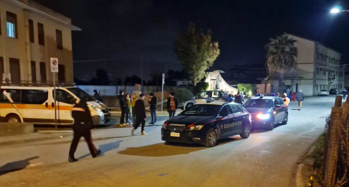 Rissa con coltellate a Merì, 21enne finisce in ospedale: Carnevale sospeso