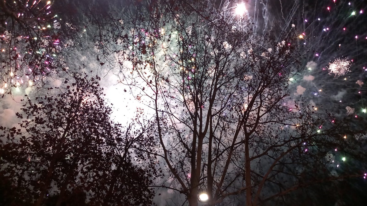 Piazza Duomo, “delusione” dopo la sera del 3: i fuochi incantano, ma salta la sorpresa con i droni