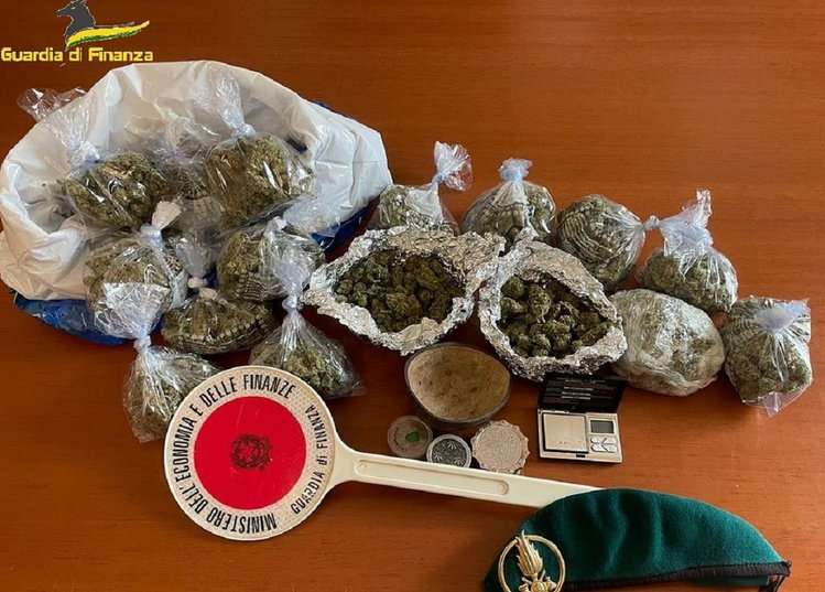 Spaccio di droga a Siracusa, sotto sequestro anche del WAX: due arresti