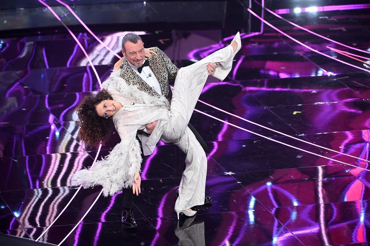 La “regina” di Sanremo 2024 è siciliana: successo per Teresa Mannino La “regina” di Sanremo 2024 è siciliana: successo per Teresa Mannino