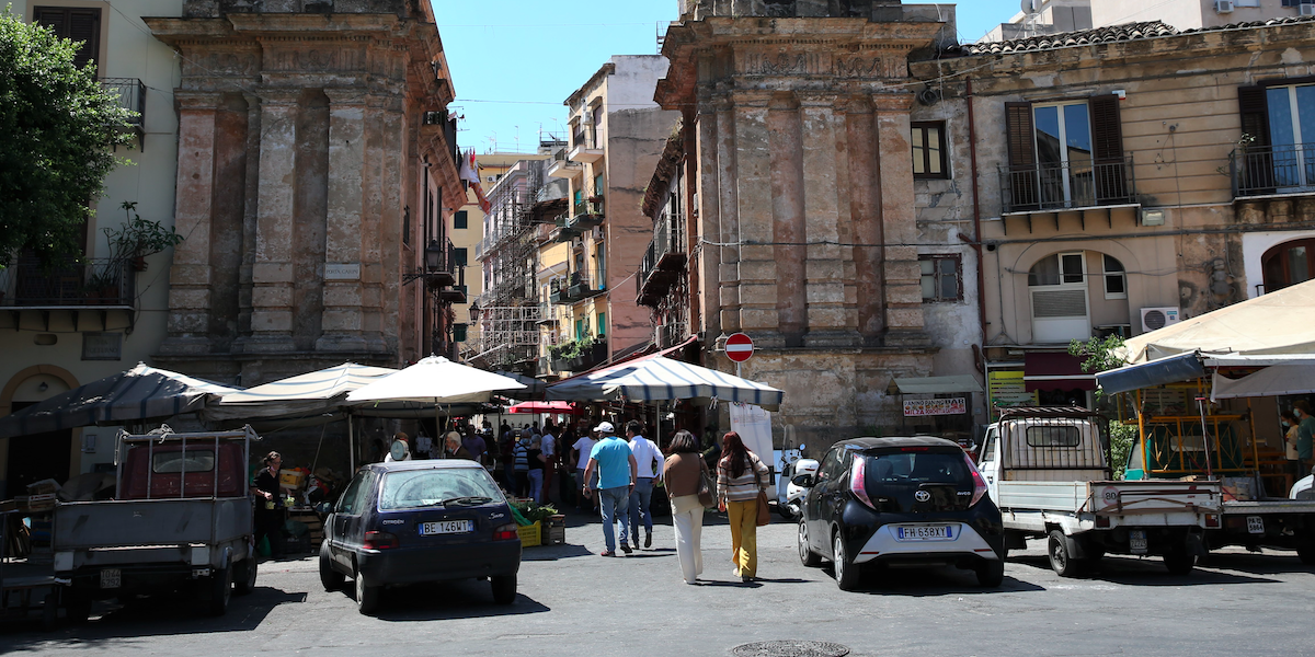 Palermo, aggressione alla polizia municipale nel quartiere Vucciria: in manette il figlio di un boss