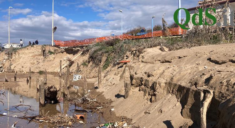 VIDEO | L’erosione costiera colpisce la pista ciclabile di San leone, Mareamico: “Intervenire subito”