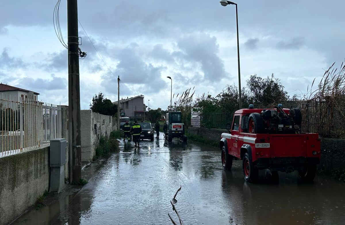 Allerta meteo in Sicilia, Milazzo la città più colpita nel messinese: ragazzo rimane intrappolato nella macchina allagata