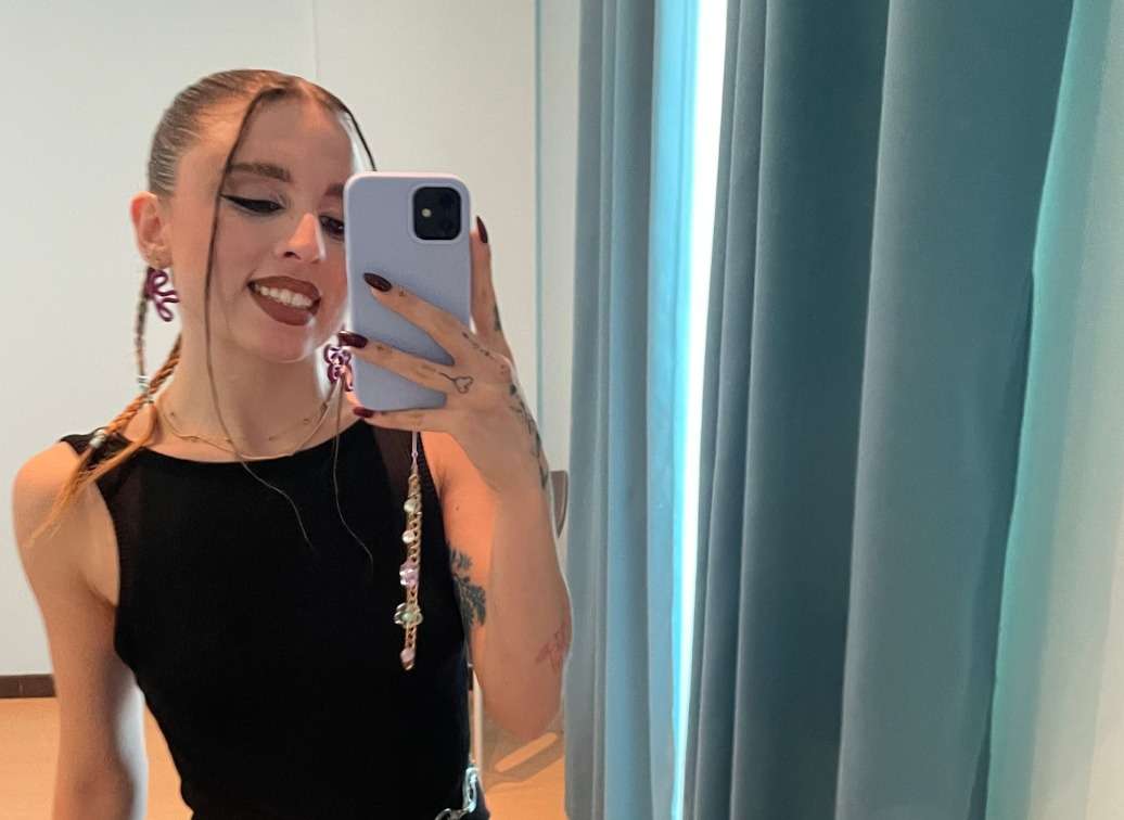 Angela Mango con “La Rondine” rende omaggio al padre: testo, significato e video del brano