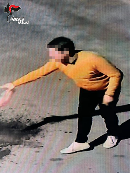 Atti incendiari alle caserme dei carabinieri di Noto, denunciato 35enne