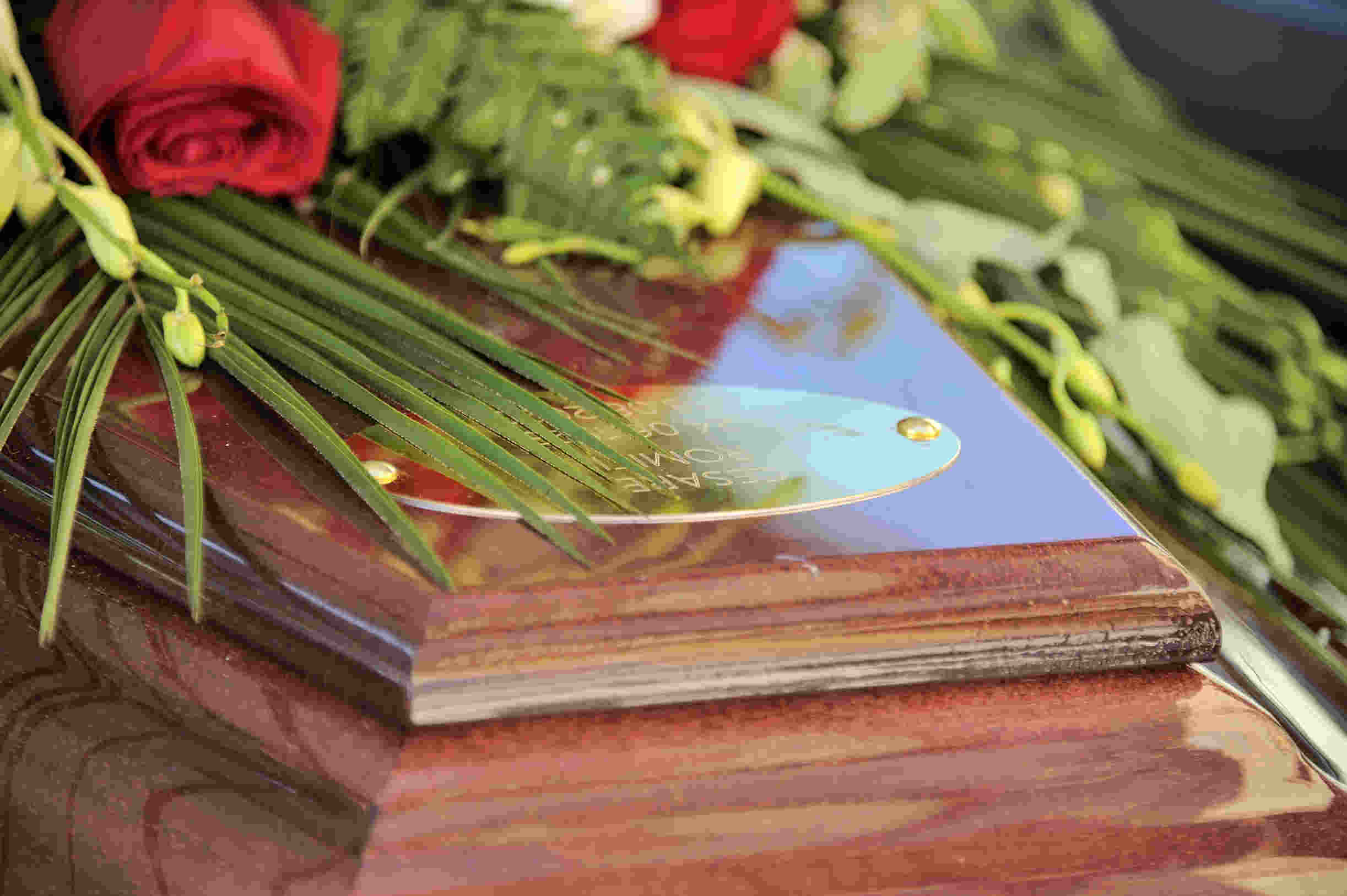 Bonus di 294 euro a favore di chi subisce un lutto e perde una persona cara: come funziona