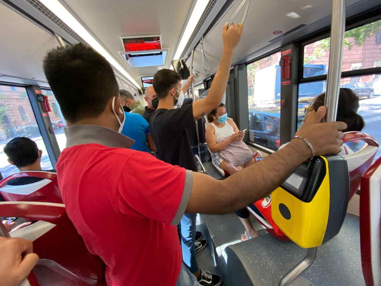 Bonus trasporti 2024 in arrivo senza domanda: a chi spetta e quando