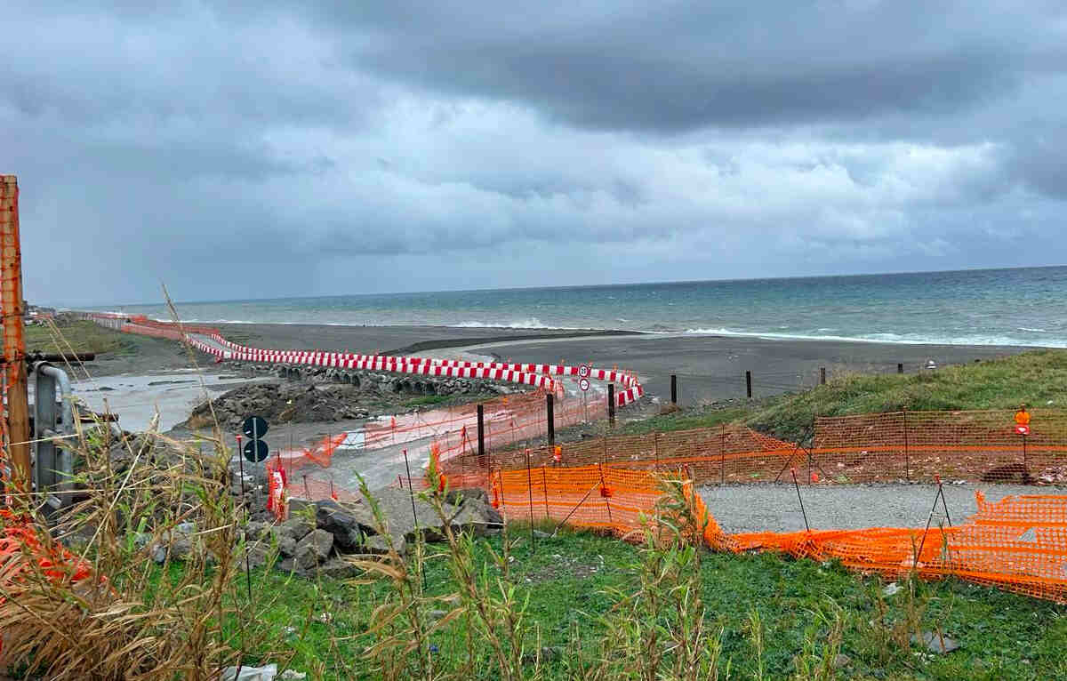 Allerta meteo in Sicilia, Milazzo la città più colpita nel messinese: ragazzo rimane intrappolato nella macchina allagata