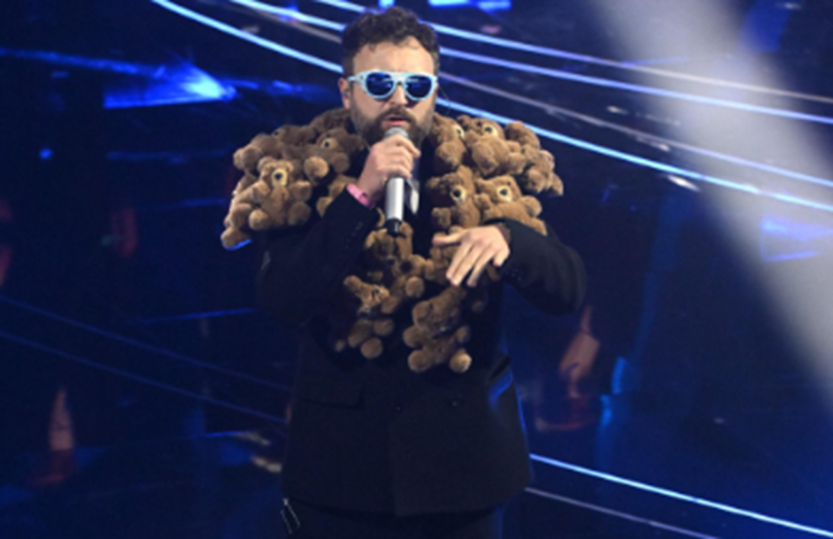Dargen D’Amico a Sanremo 2024 con “Onda alta”: la carriera e i successi