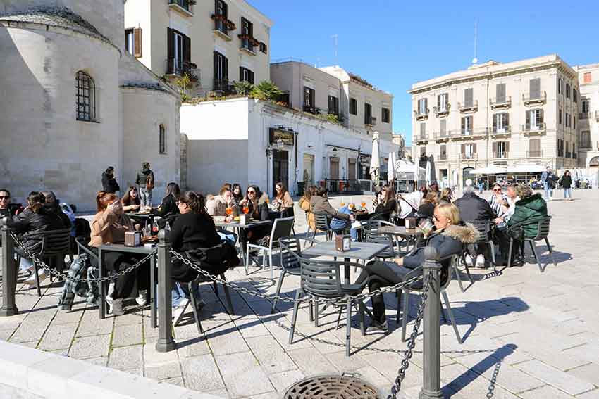 Dehors a Caltanissetta, nessun aumento del canone