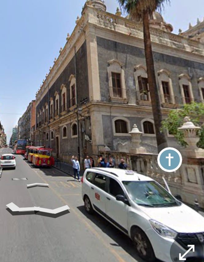 Catania, si accascia per terra colto da malore improvviso: uomo soccorso dal 118