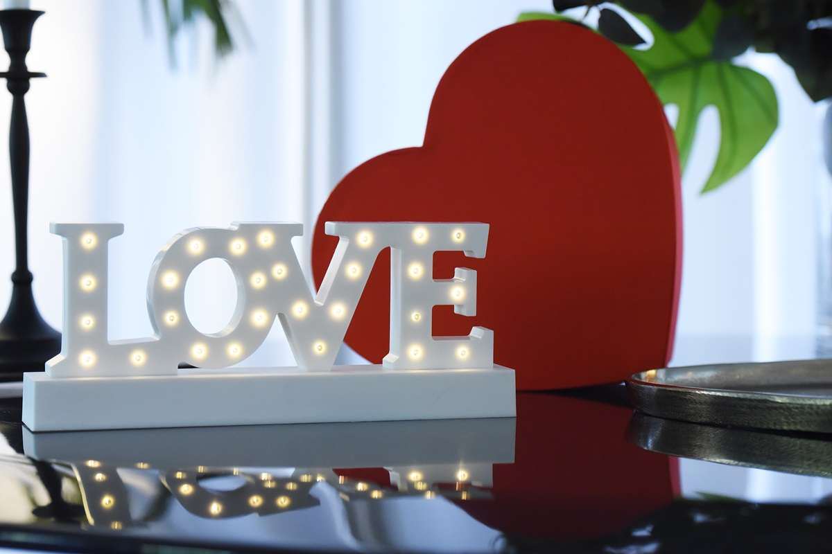 San Valentino 2024, la commercializzazione della festa dell’amore: i dati