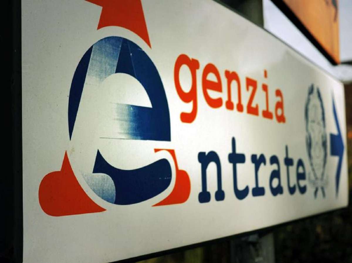 Quanto guadagna un dipendente all’Agenzia delle Entrate? Ecco le tabelle degli stipendi